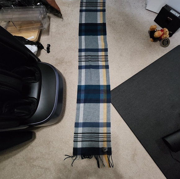 V. Fraas Cashmink scarf new in gift box - Picture 4 of 6